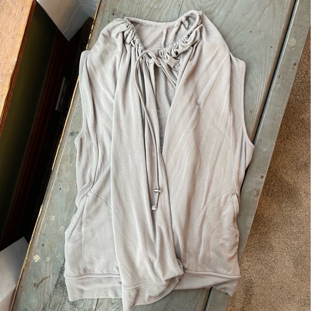 Athleta sleeveless open front top | size small